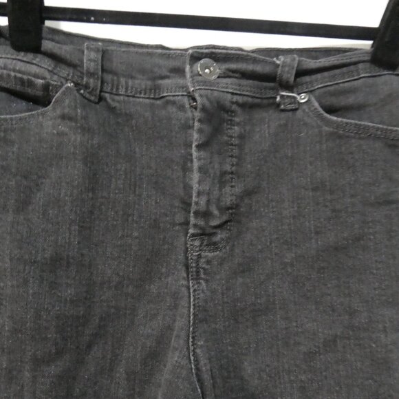 STYLE & CO JEANS - Tummy Control | size 8 | Classic Black Straight Leg Jeans - Picture 4 of 16